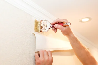 Pose de papier peint à Nantillé — revêtements muraux et toiles de verre